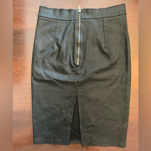 Black pencil skirt - Picture 3 of 3